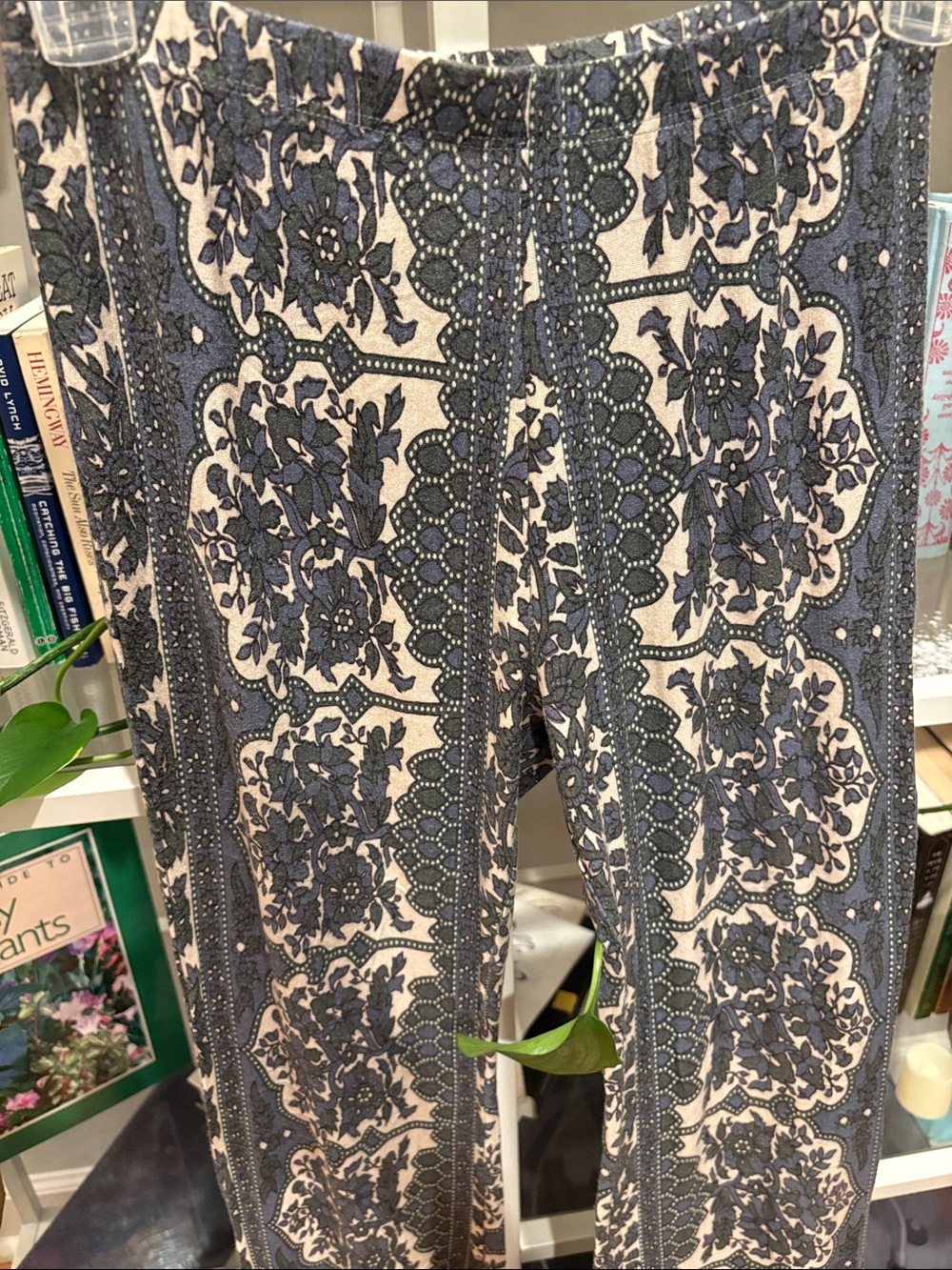 Novella Royale High-Rise Wide-Leg Printed Pants - Picture 2 of 3